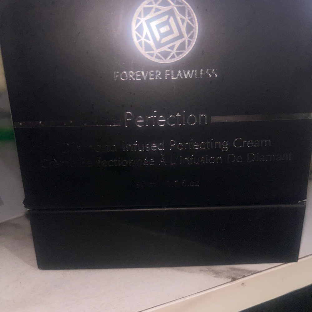 Forever Flawless Diamond Infused Perfecting Cream